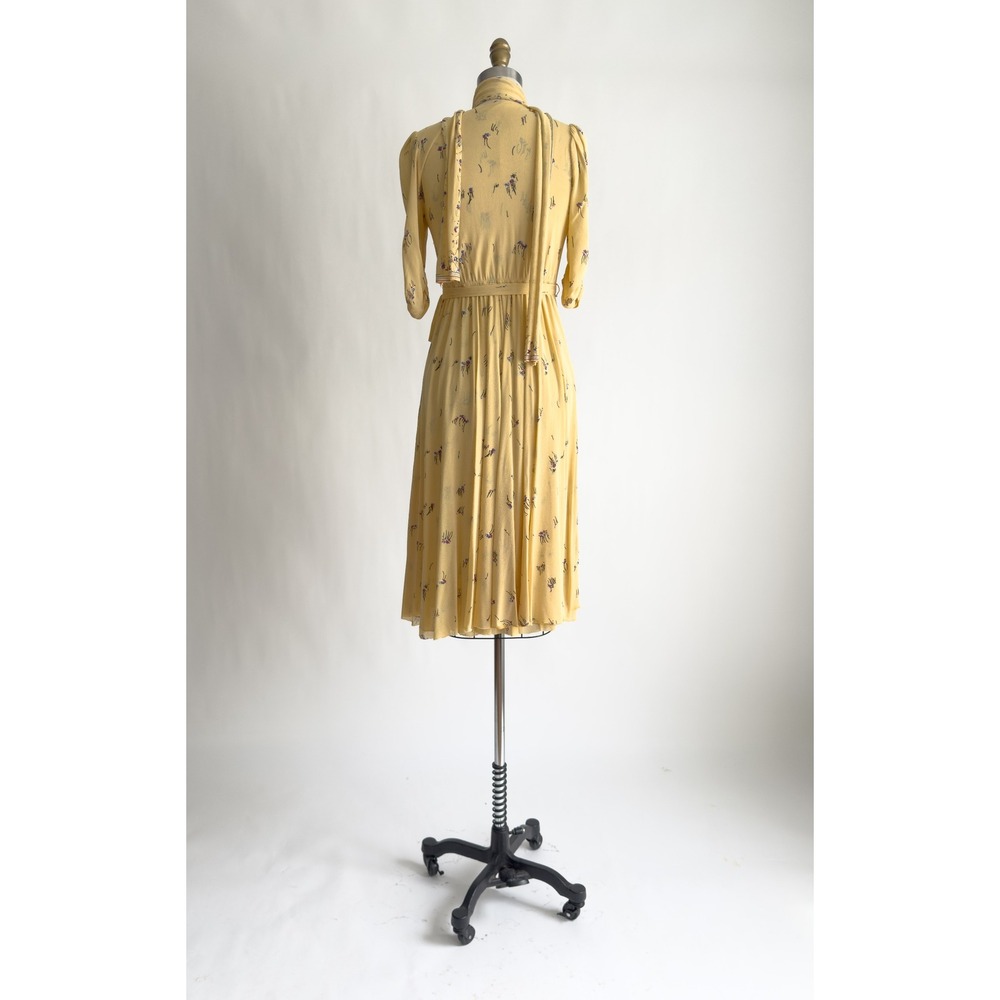 Virginie yellow floral vtg 70s‎ does 40s knee length dress - Picture 9 of 9
